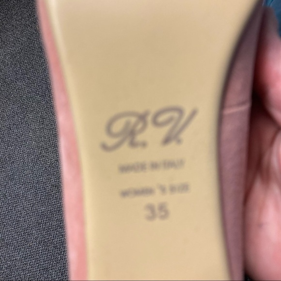ROGER VIVIER Sz 35 Pink Low Heel Suede Barbiecore Gold Embellishment Shoes Pumps - Picture 10 of 10